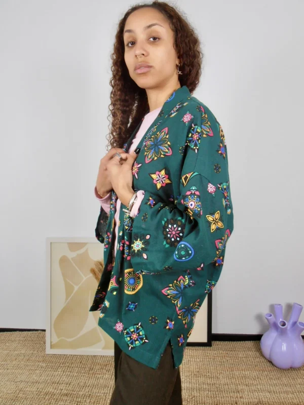 Side view of green upcycled kimono, showcasing a multicolor pattern on cotton-linen fabric.